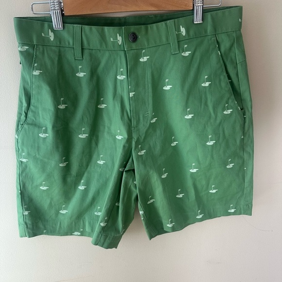 Fabletics Men's The High Side Chino Golf Short, Size 31 Neo Olive Fab Flag NWT - Picture 1 of 8